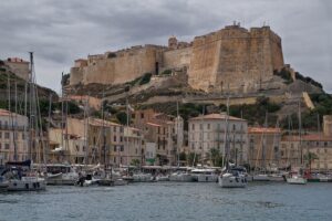 Corse : L’Île de Beauté Qui Te Fait Bouffer de l’Aventure à Pleine Gorgée !